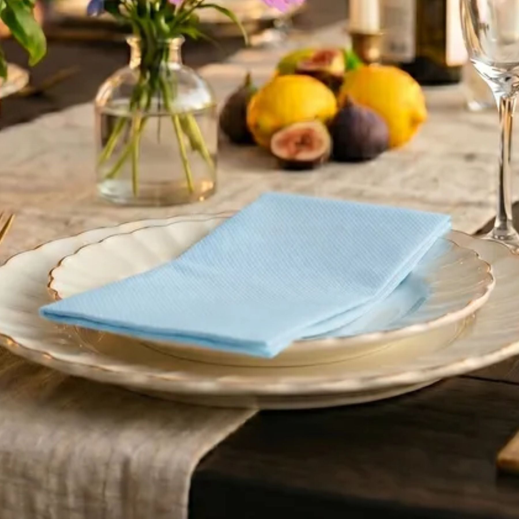 LIGHT BLUE Disposable Dinner Napkins — Cloth-Like Airlaid 16x16"