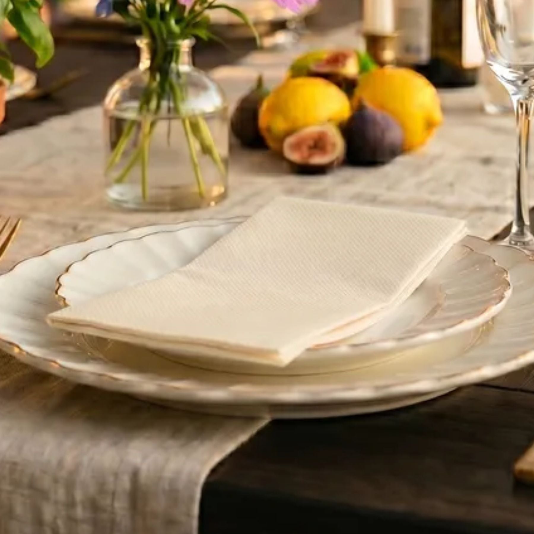 CHAMPAGNE IVORY Disposable Dinner Napkins — Cloth-Like Airlaid 16x16"
